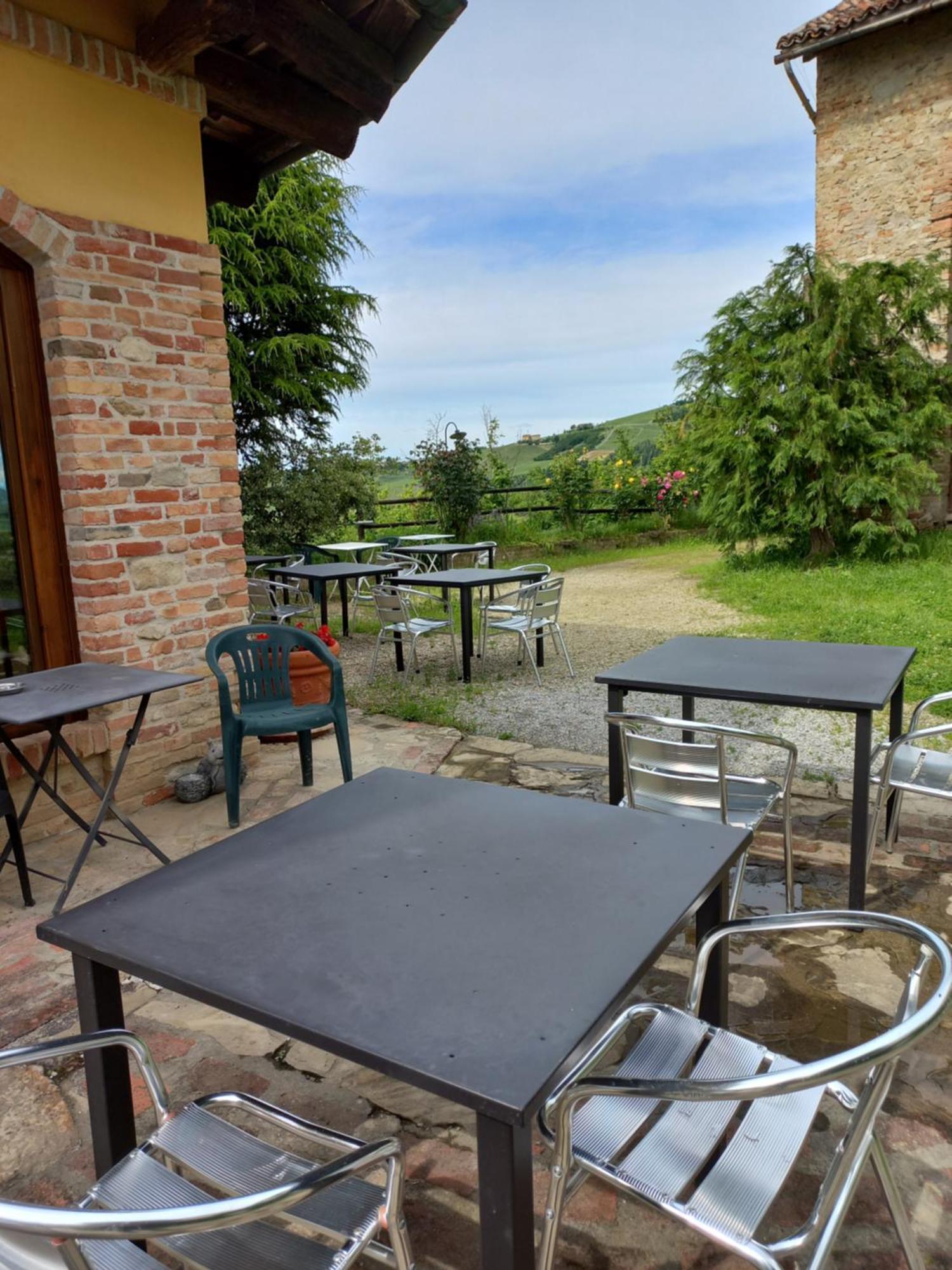 La Briccola Villa Diano dʼAlba Buitenkant foto