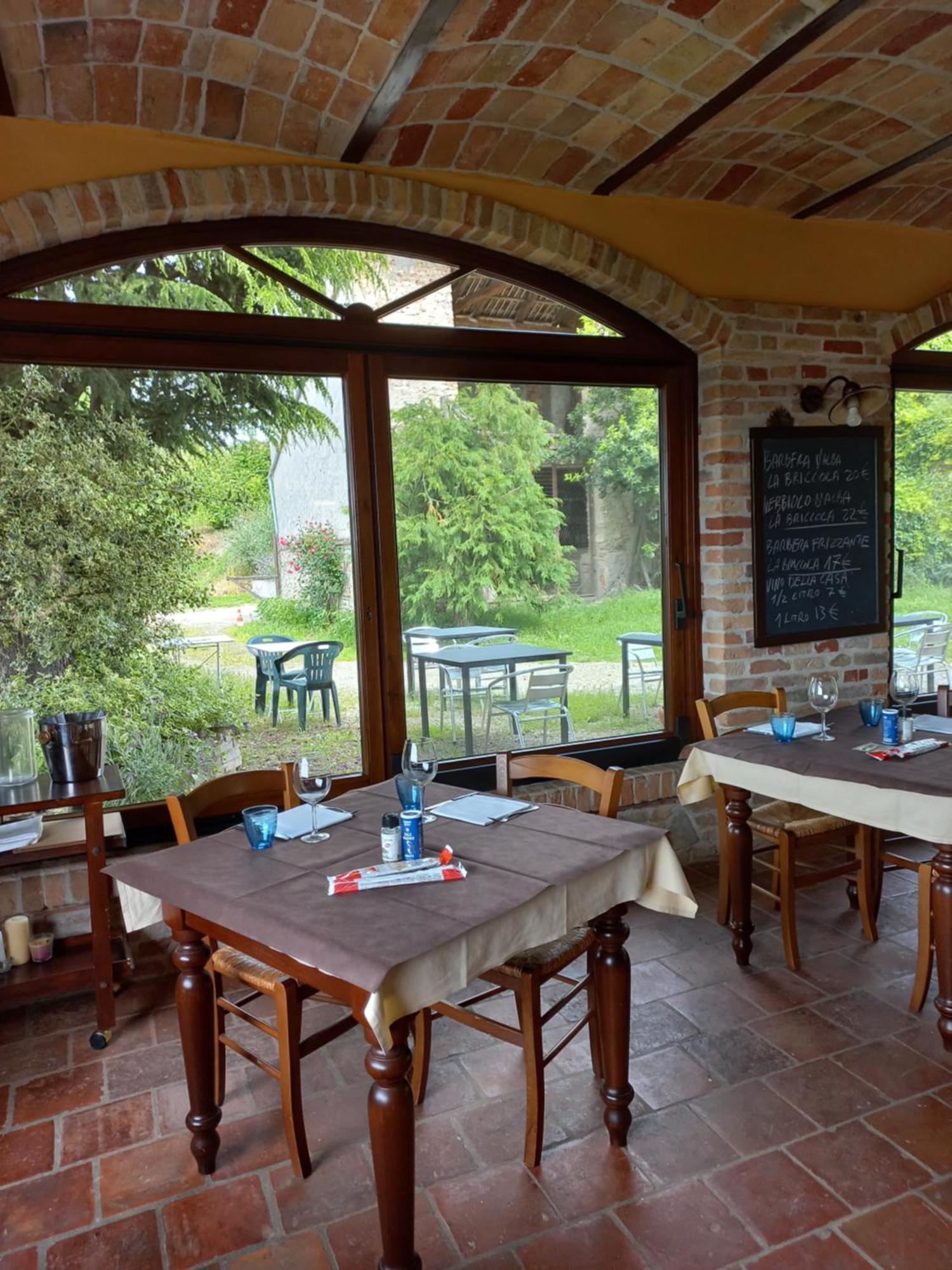 La Briccola Villa Diano dʼAlba Buitenkant foto